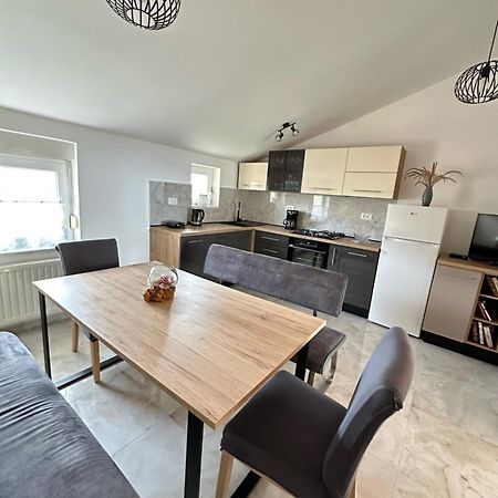 Apartmani Sandra Malinska Sveti Vid-Miholjice Ngoại thất bức ảnh