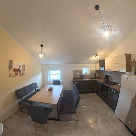 Apartmani Sandra Malinska Sveti Vid-Miholjice Ngoại thất bức ảnh