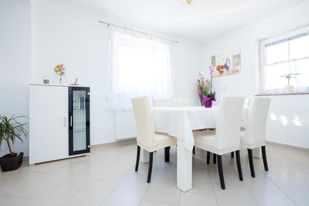Apartmani Sandra Malinska Sveti Vid-Miholjice Ngoại thất bức ảnh