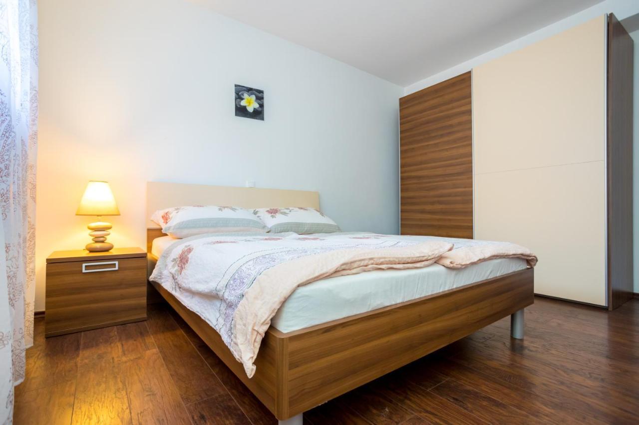 Apartmani Sandra Malinska Sveti Vid-Miholjice Ngoại thất bức ảnh