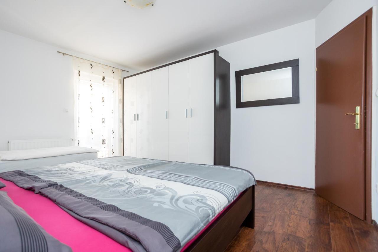 Apartmani Sandra Malinska Sveti Vid-Miholjice Ngoại thất bức ảnh