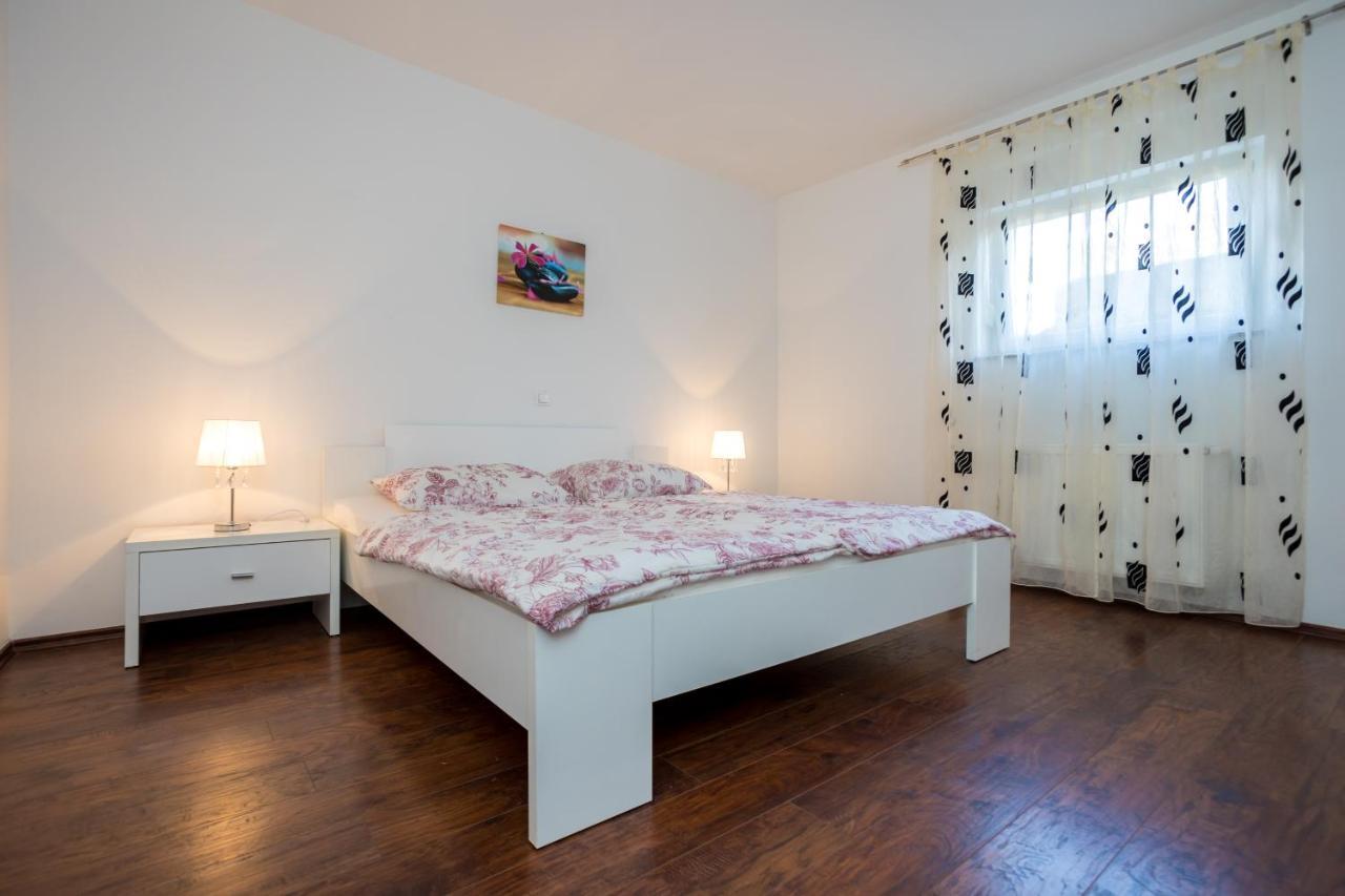 Apartmani Sandra Malinska Sveti Vid-Miholjice Ngoại thất bức ảnh