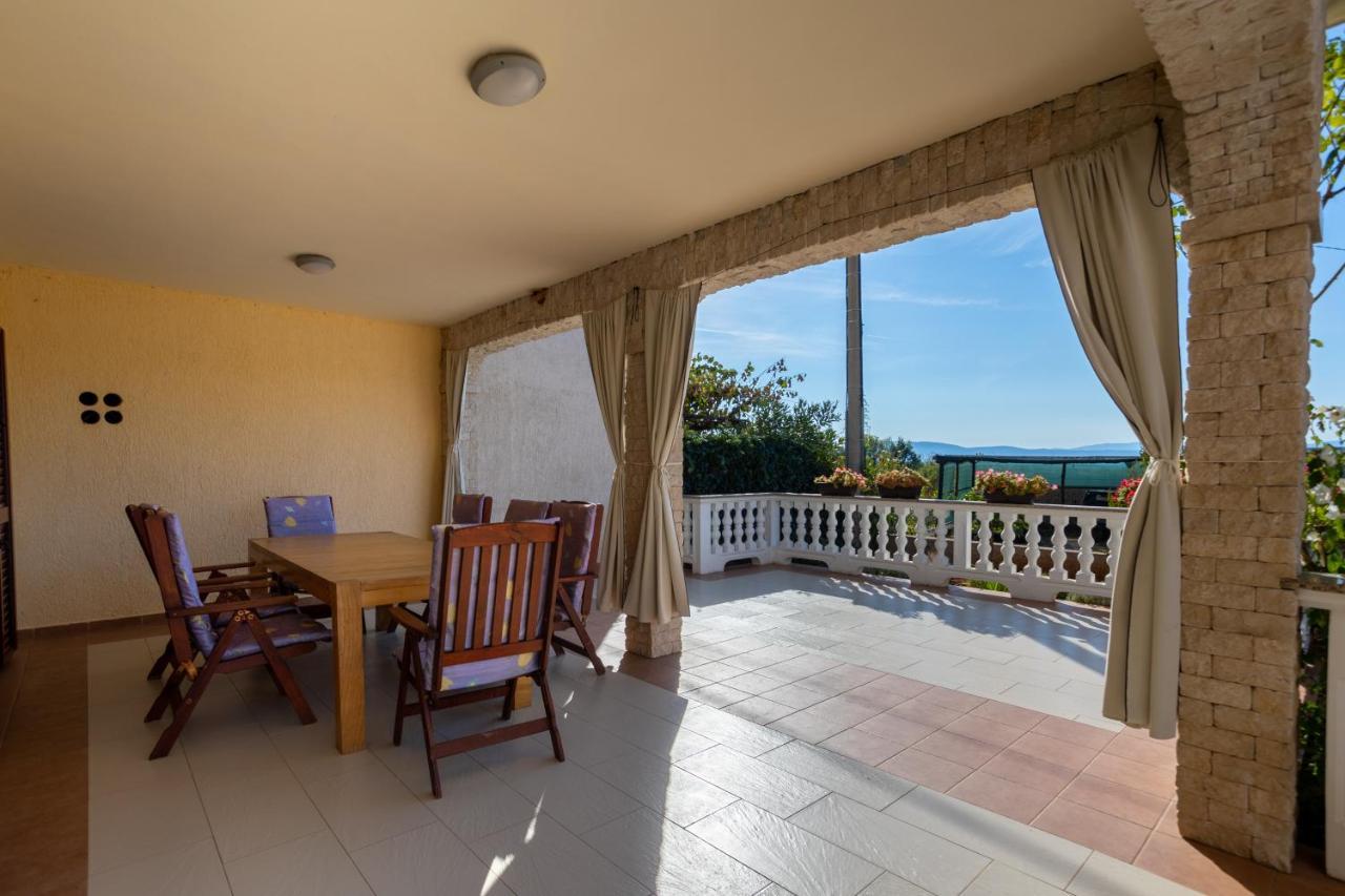 Apartmani Sandra Malinska Sveti Vid-Miholjice Ngoại thất bức ảnh
