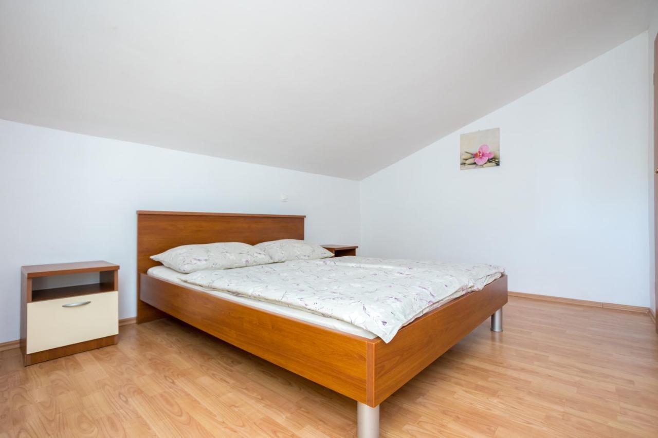 Apartmani Sandra Malinska Sveti Vid-Miholjice Ngoại thất bức ảnh