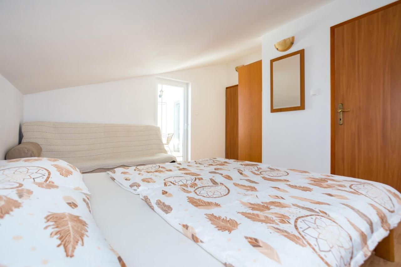 Apartmani Sandra Malinska Sveti Vid-Miholjice Ngoại thất bức ảnh