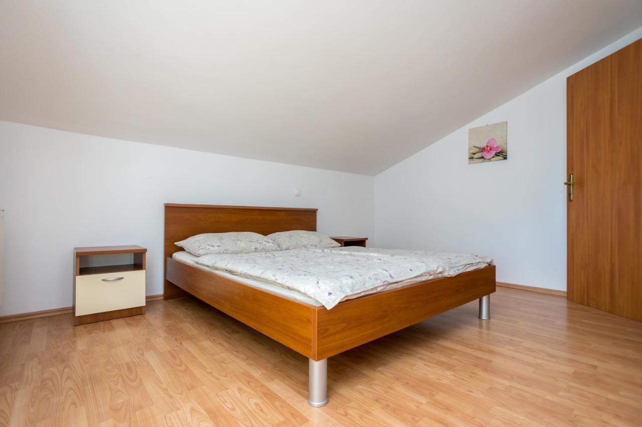 Apartmani Sandra Malinska Sveti Vid-Miholjice Ngoại thất bức ảnh