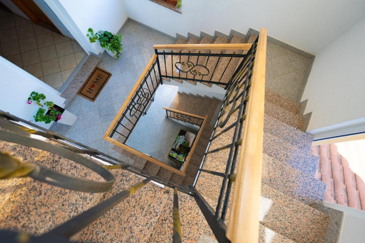 Apartmani Sandra Malinska Sveti Vid-Miholjice Ngoại thất bức ảnh