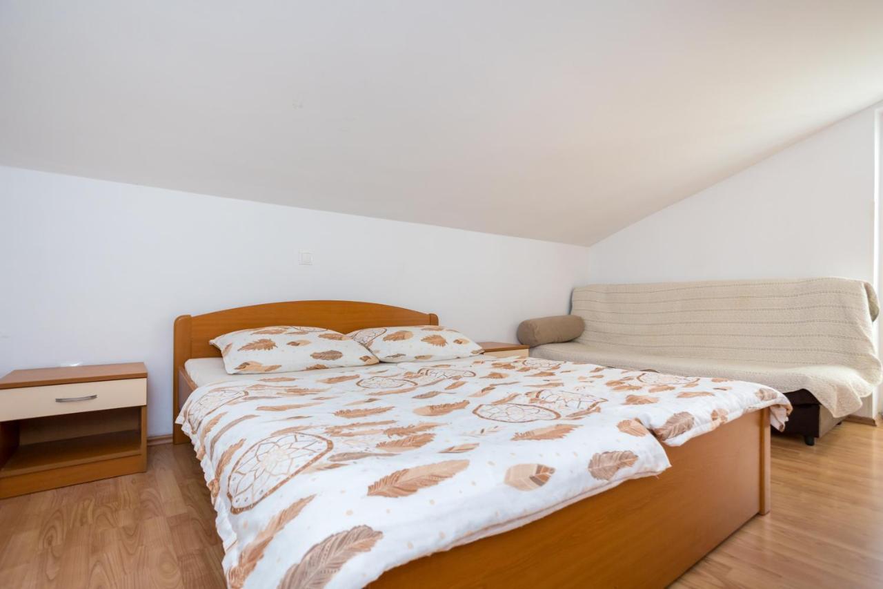 Apartmani Sandra Malinska Sveti Vid-Miholjice Ngoại thất bức ảnh
