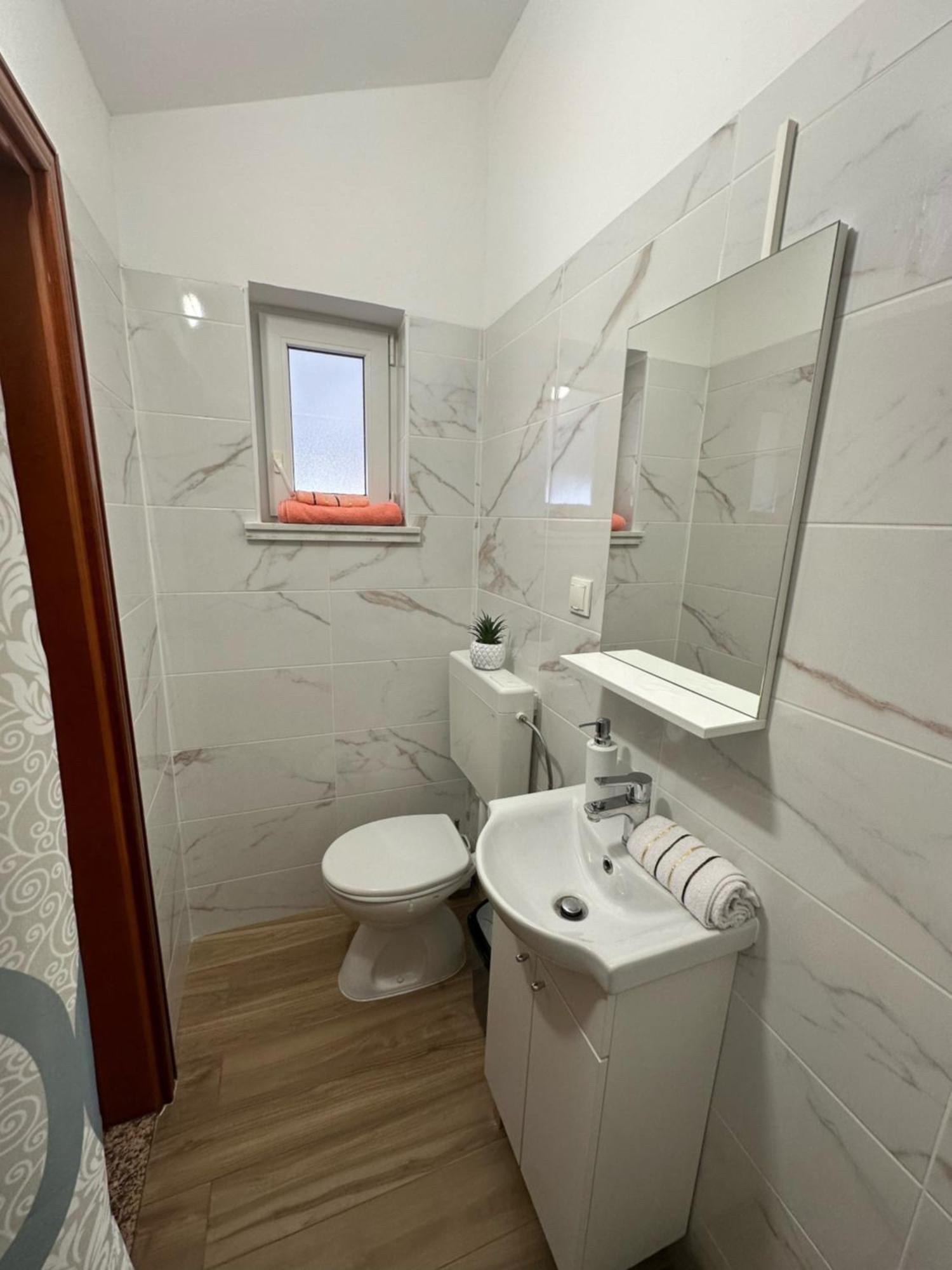 Apartmani Sandra Malinska Sveti Vid-Miholjice Ngoại thất bức ảnh